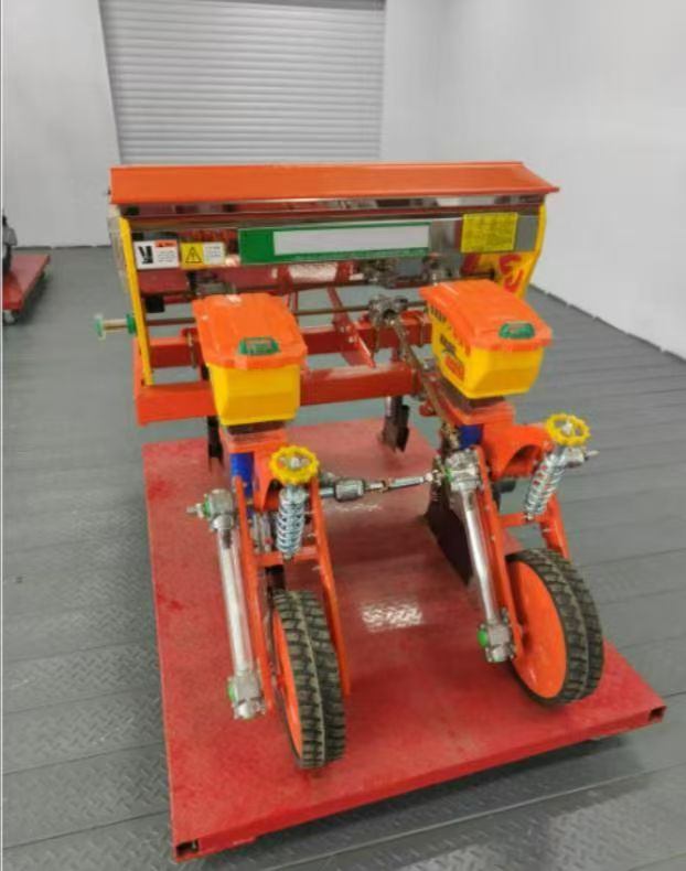 Traktoriin kiinnitettävä maissinkylvökone Traktoriin kiinnitettävä maissinkylvökone